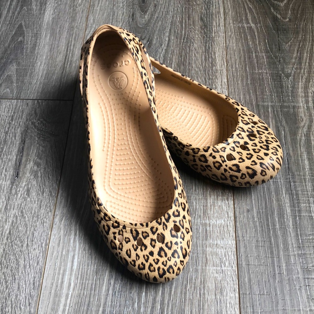 🖤Crocs Kadee Leopard Print Flats Sz 8